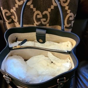 Gucci shoulder bag convertible tote/shoulder black microguccissima leather tote.